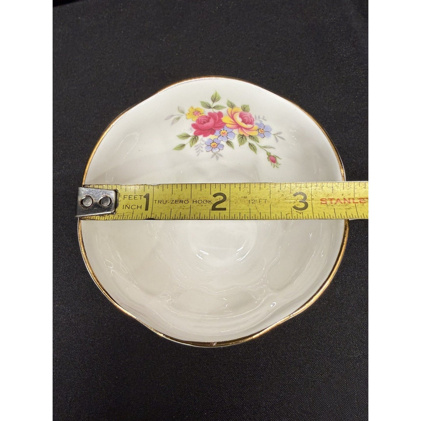 Royal Albert Bone China tea cup & saucer England Pink roses floral pattern VTG