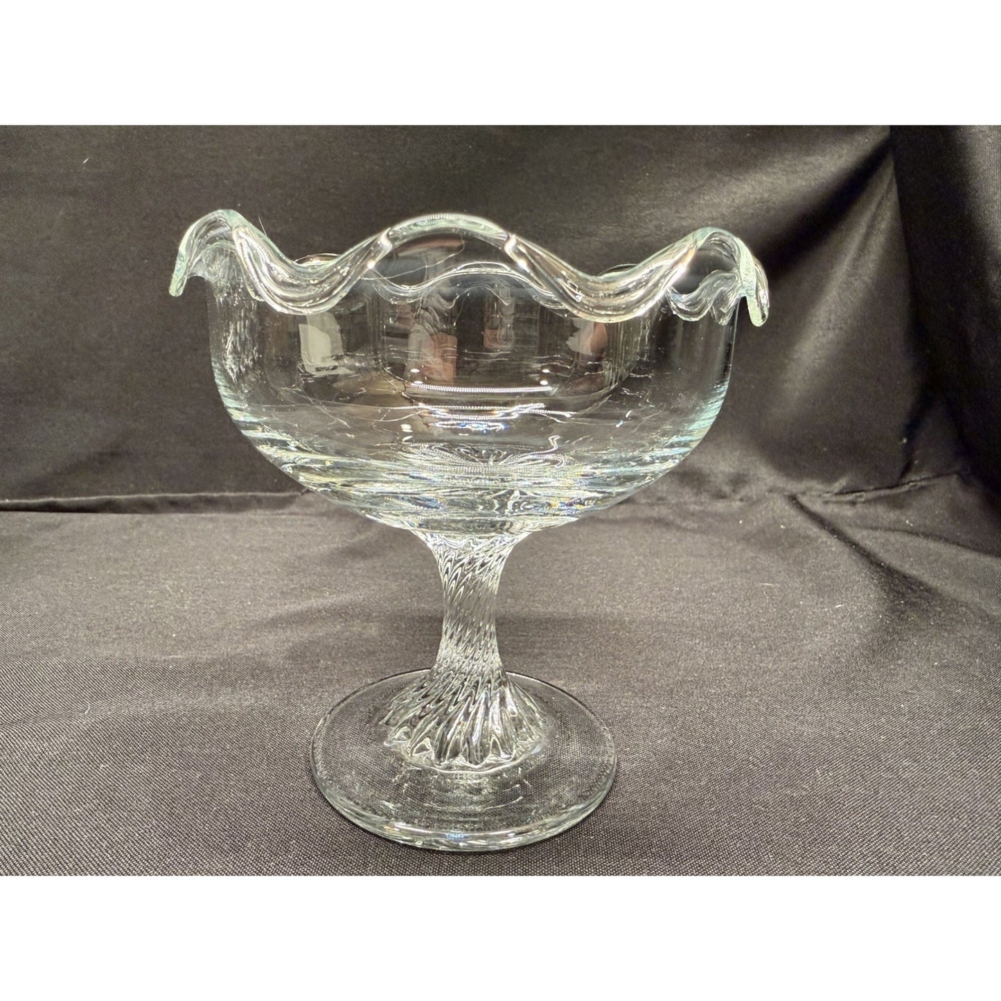 Set Of 4 Dema wave Florentine clear Glass dessert Dishes sherbet glasses 4.25”