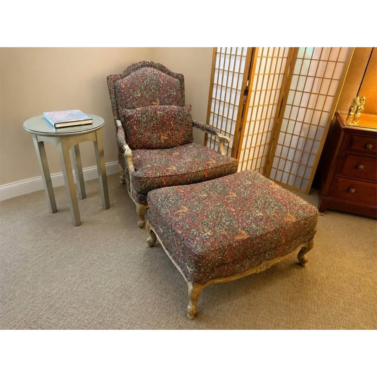 French provincial cottage style accent chair & matching ottoman wildlife red green tan