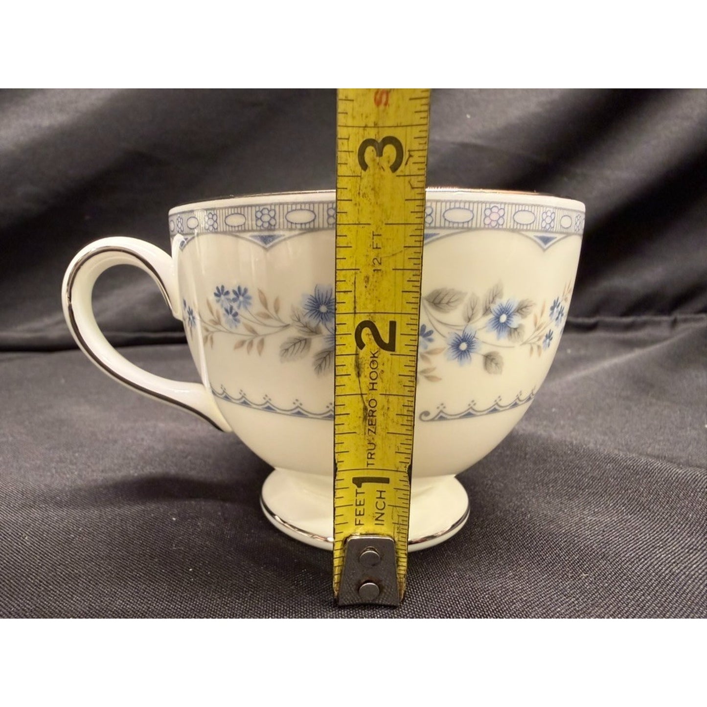 Set of 6 Wedgwood Gardenia Bone China tea cups & Saucers #R4628 Made In England