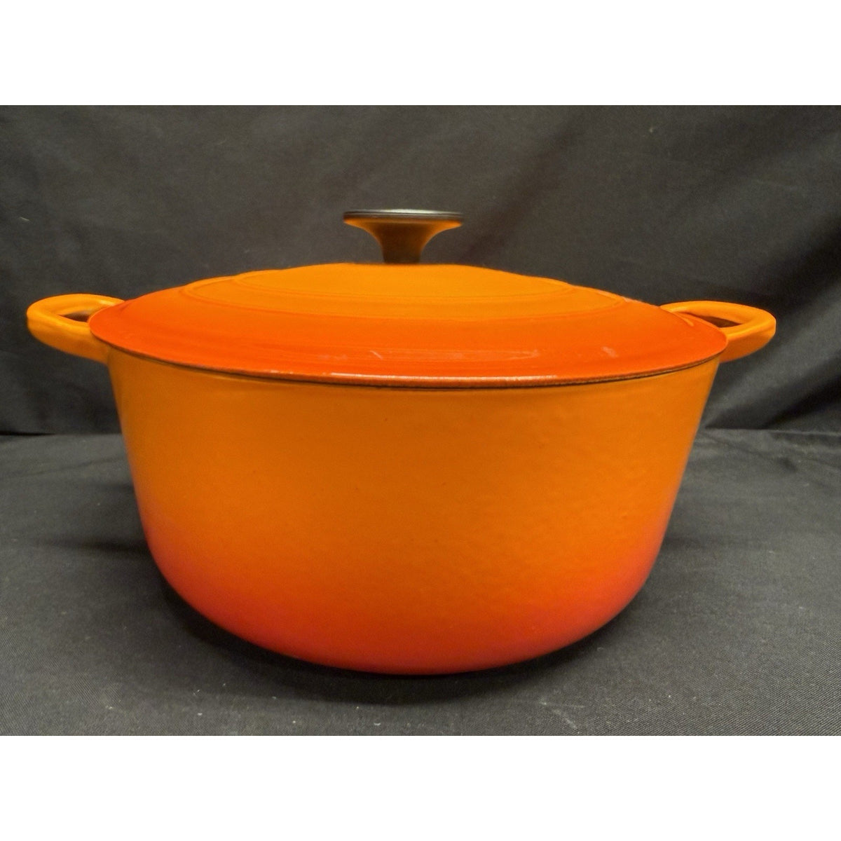 Le Creuset Vintage Enameled Cast Iron Dutch Oven Flame Orange 7.25 Quart 10.25”