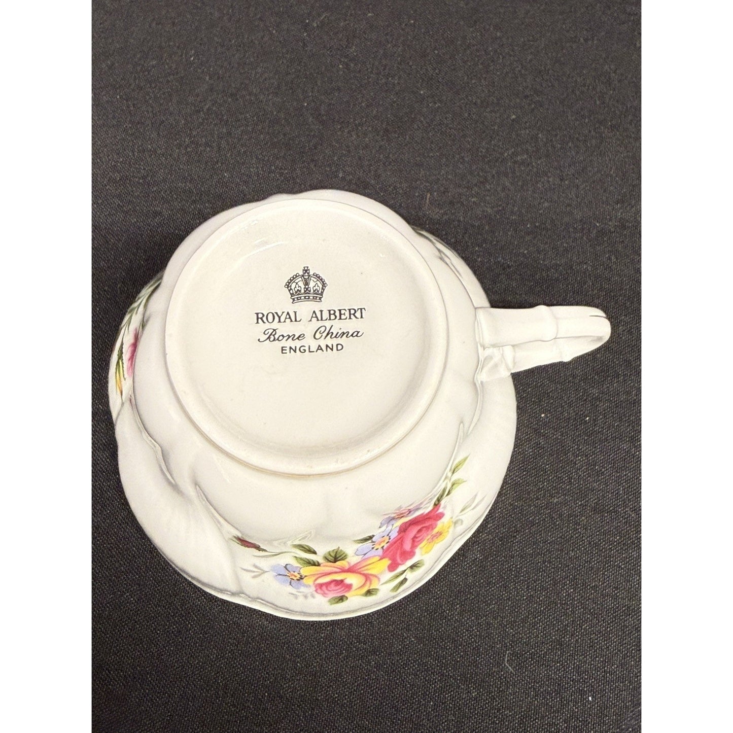 Royal Albert Bone China tea cup & saucer England Pink roses floral pattern VTG