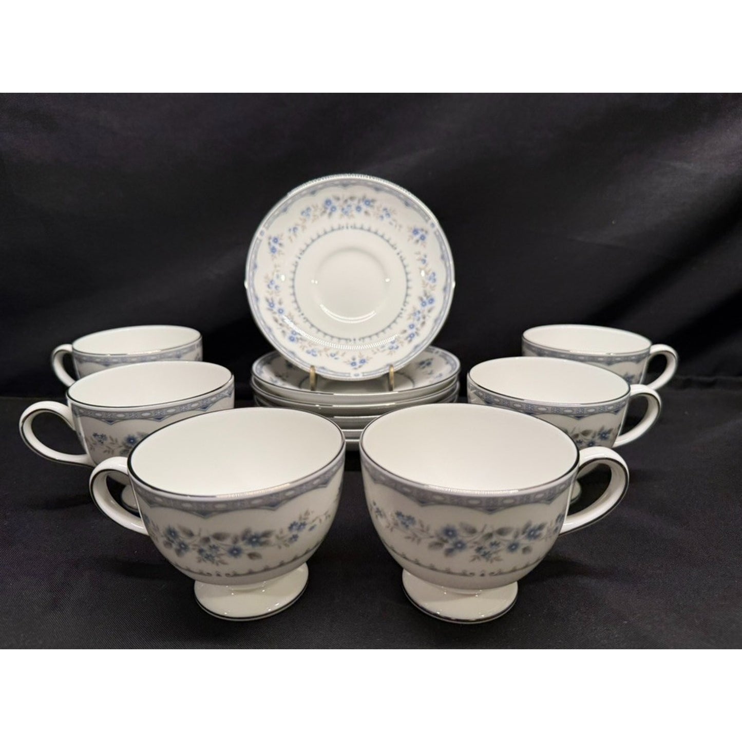 Set of 6 Wedgwood Gardenia Bone China tea cups & Saucers #R4628 Made In England