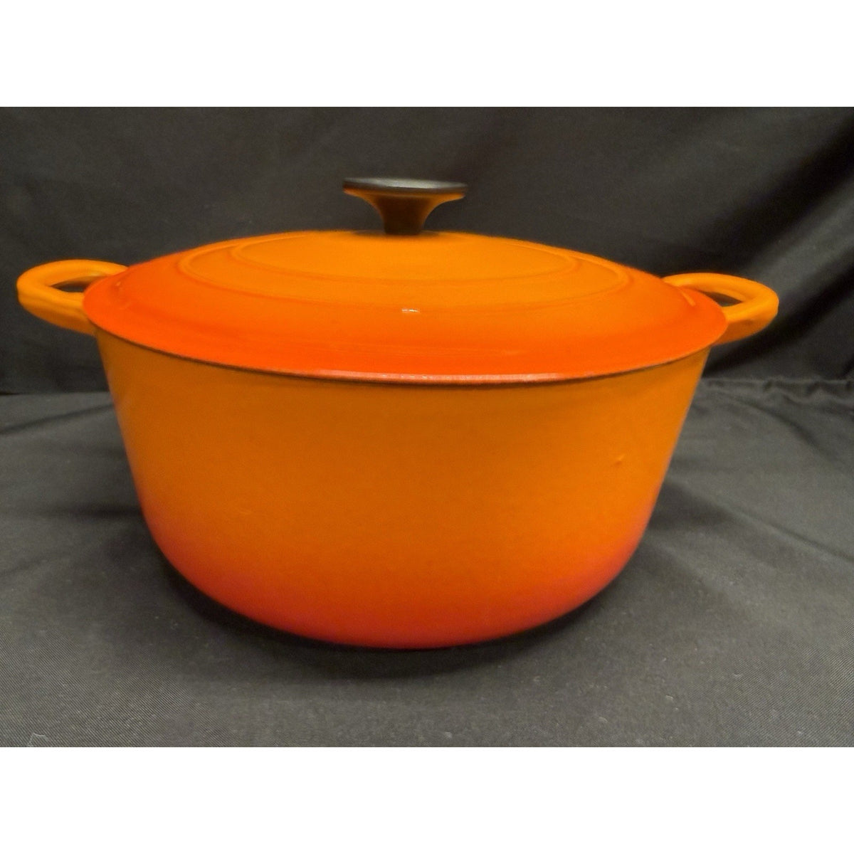 Le Creuset Vintage Enameled Cast Iron Dutch Oven Flame Orange 7.25 Quart 10.25”
