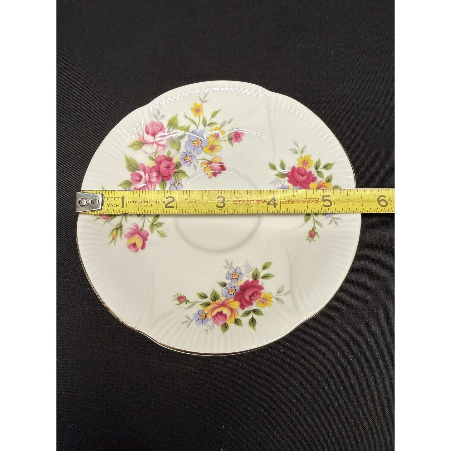 Royal Albert Bone China tea cup & saucer England Pink roses floral pattern VTG