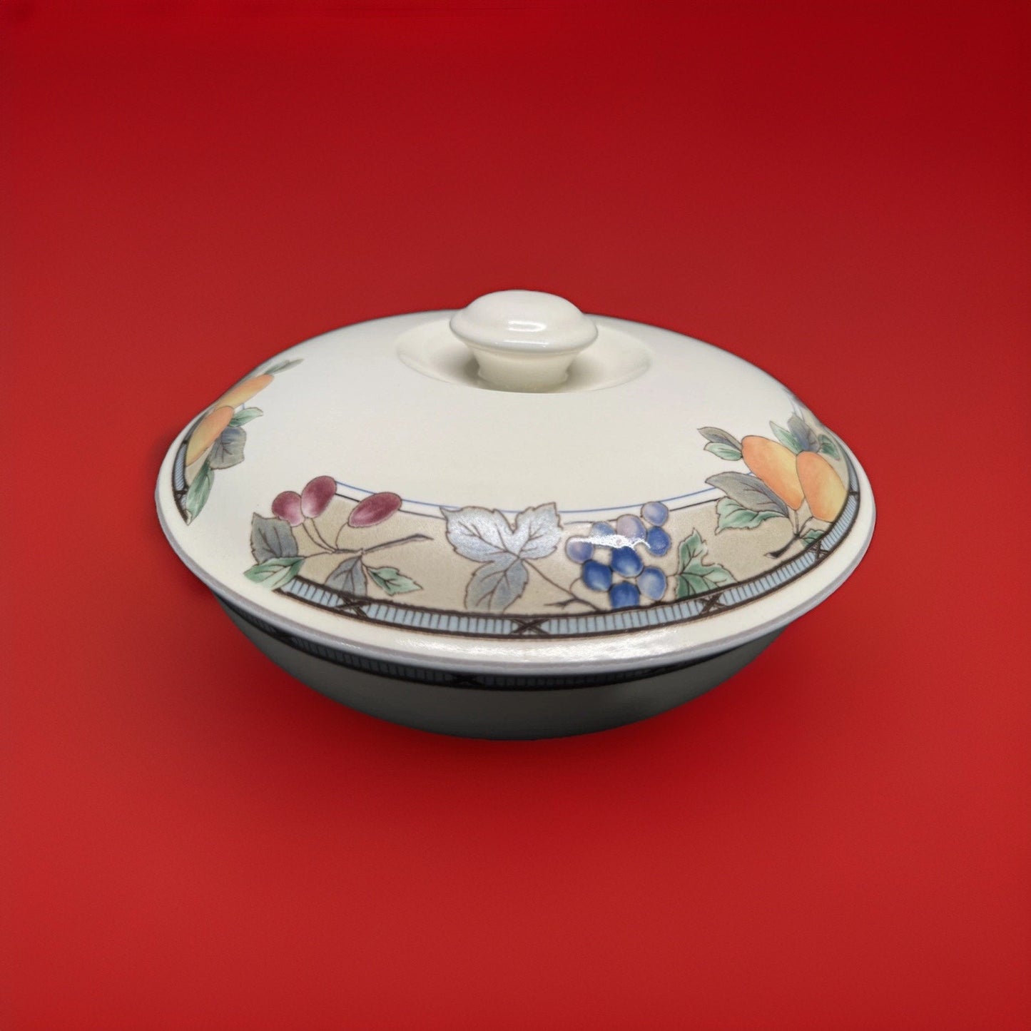 Mikasa Intaglio Garden Harvest CAC29 Round Covered Casserole Dish oven to table
