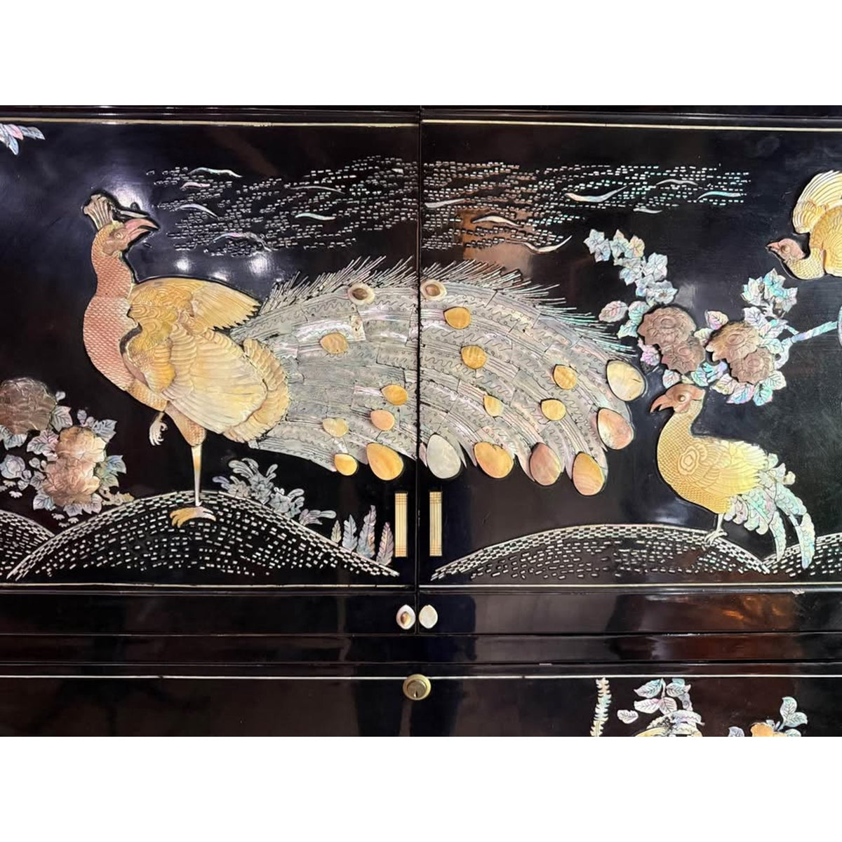 Vintage Chinese Black Lacquer dresser/cabinet/wardrobe Peacock mother of pearl abalone