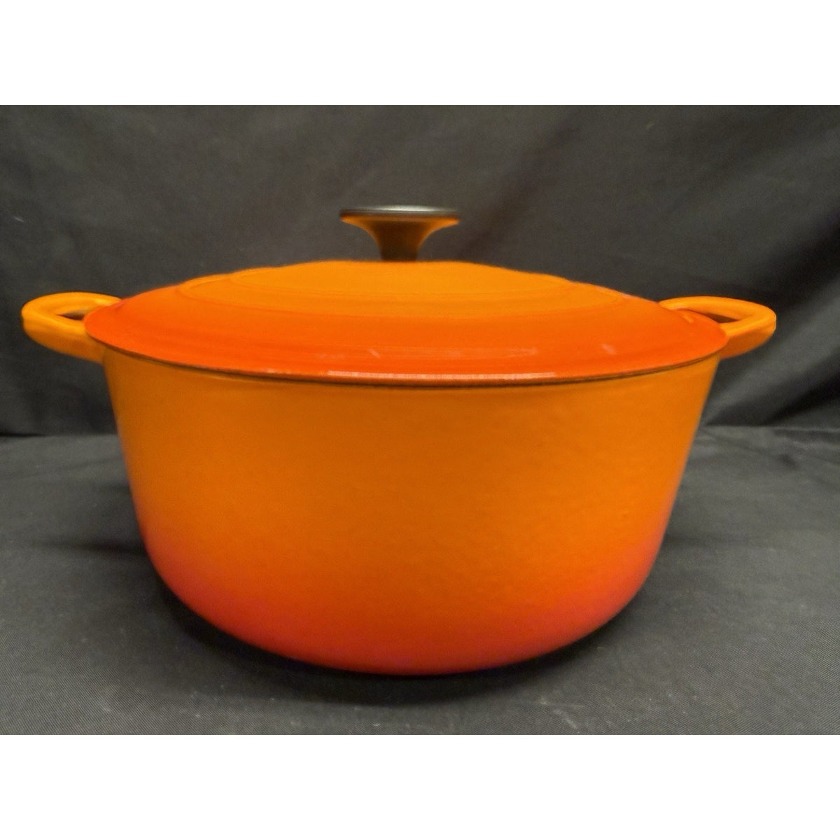 Le Creuset Vintage Enameled Cast Iron Dutch Oven Flame Orange 7.25 Quart 10.25”
