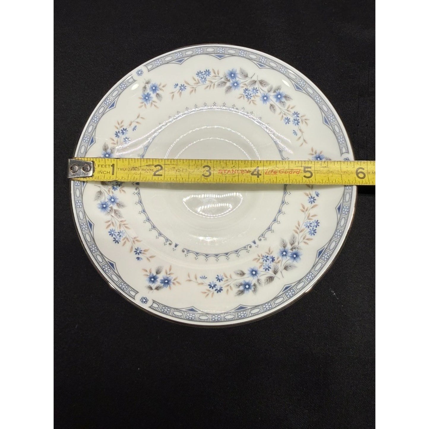Set of 6 Wedgwood Gardenia Bone China tea cups & Saucers #R4628 Made In England