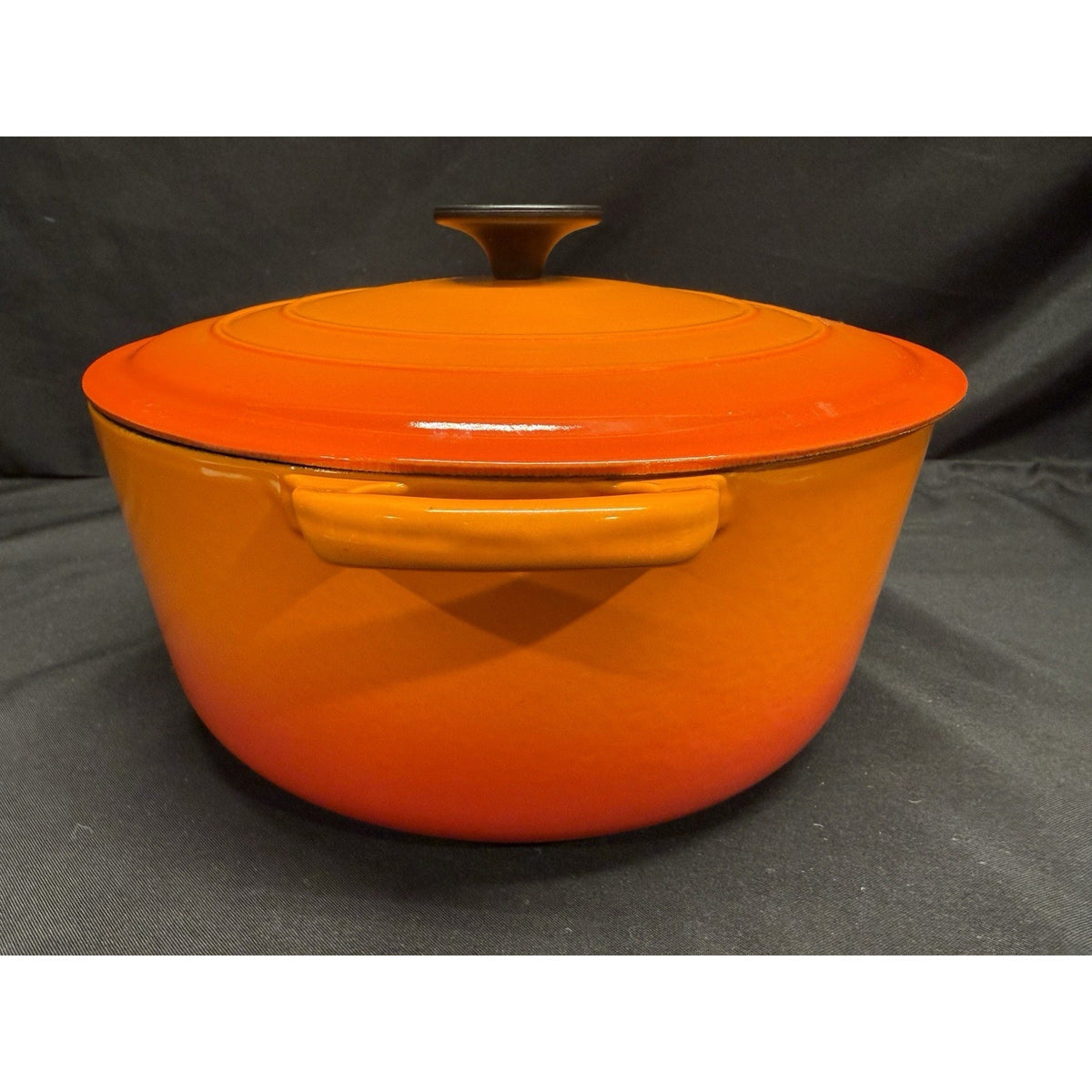 Le Creuset Vintage Enameled Cast Iron Dutch Oven Flame Orange 7.25 Quart 10.25”