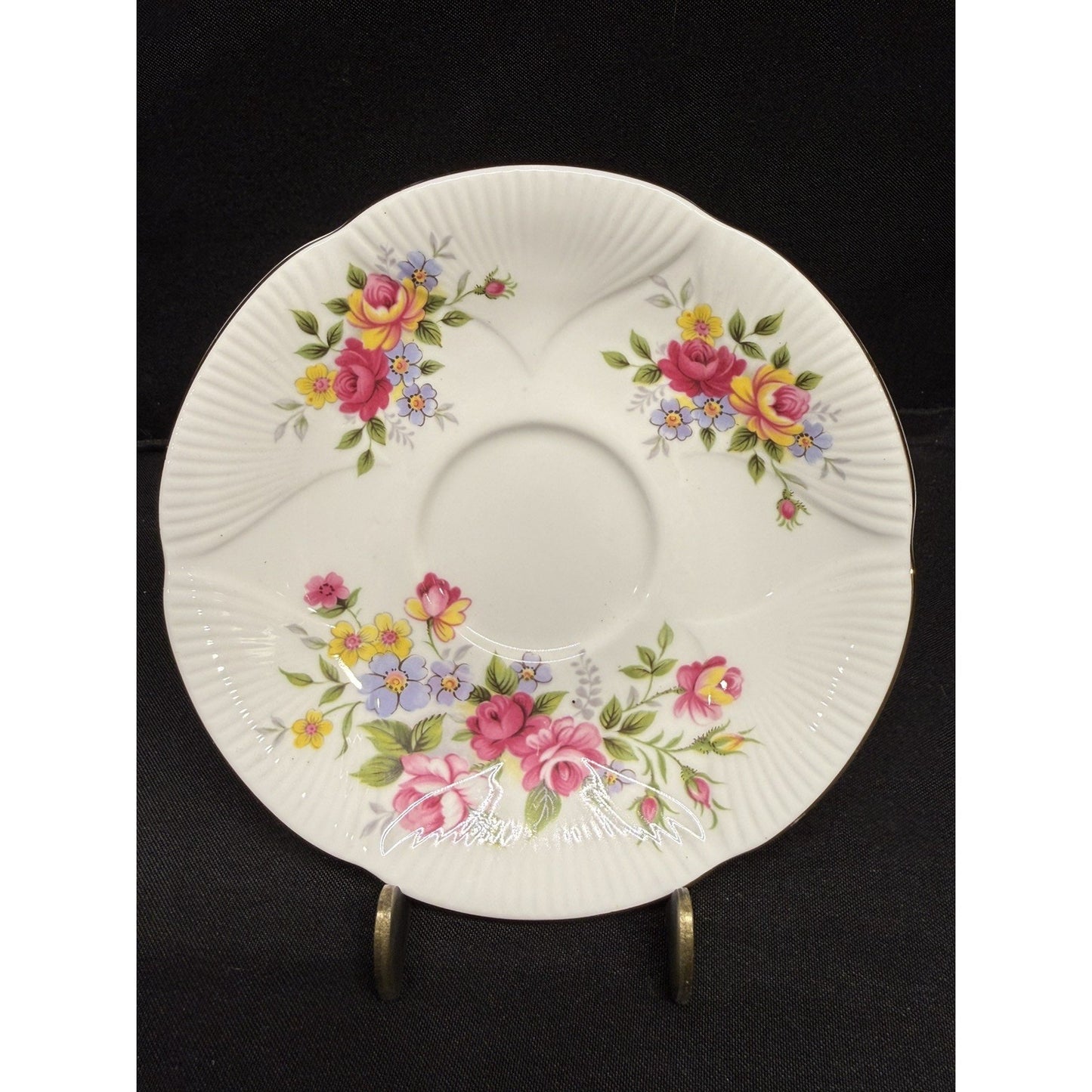 Royal Albert Bone China tea cup & saucer England Pink roses floral pattern VTG