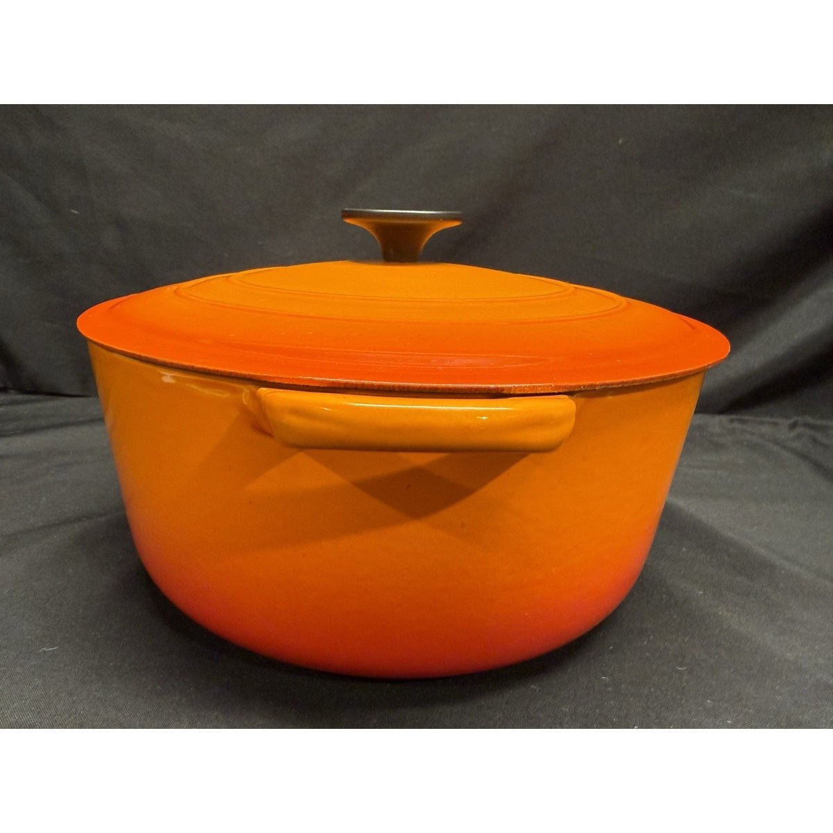 Le Creuset Vintage Enameled Cast Iron Dutch Oven Flame Orange 7.25 Quart 10.25”